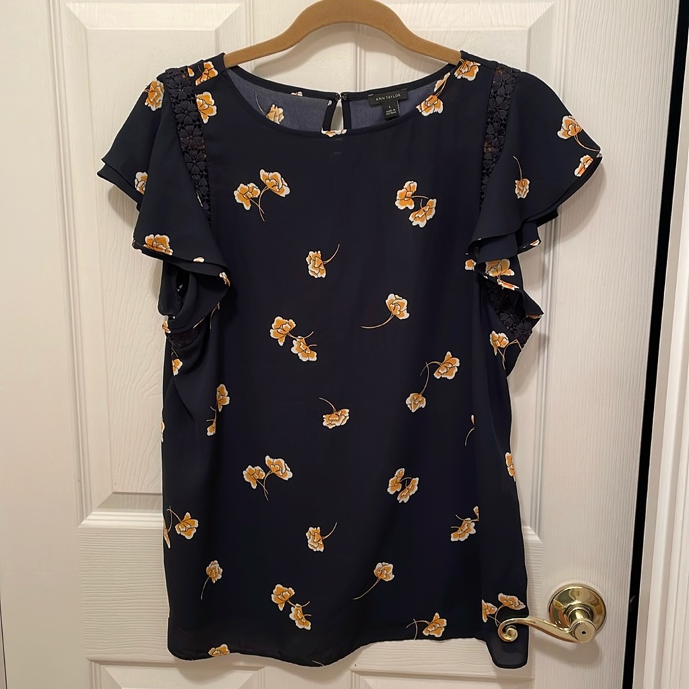 Flutter sleeve blouse